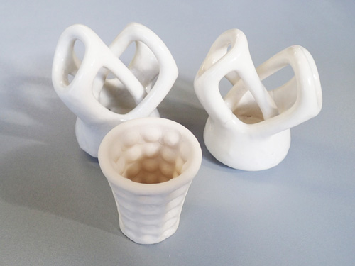曲線的な形状のデジタル陶芸作品